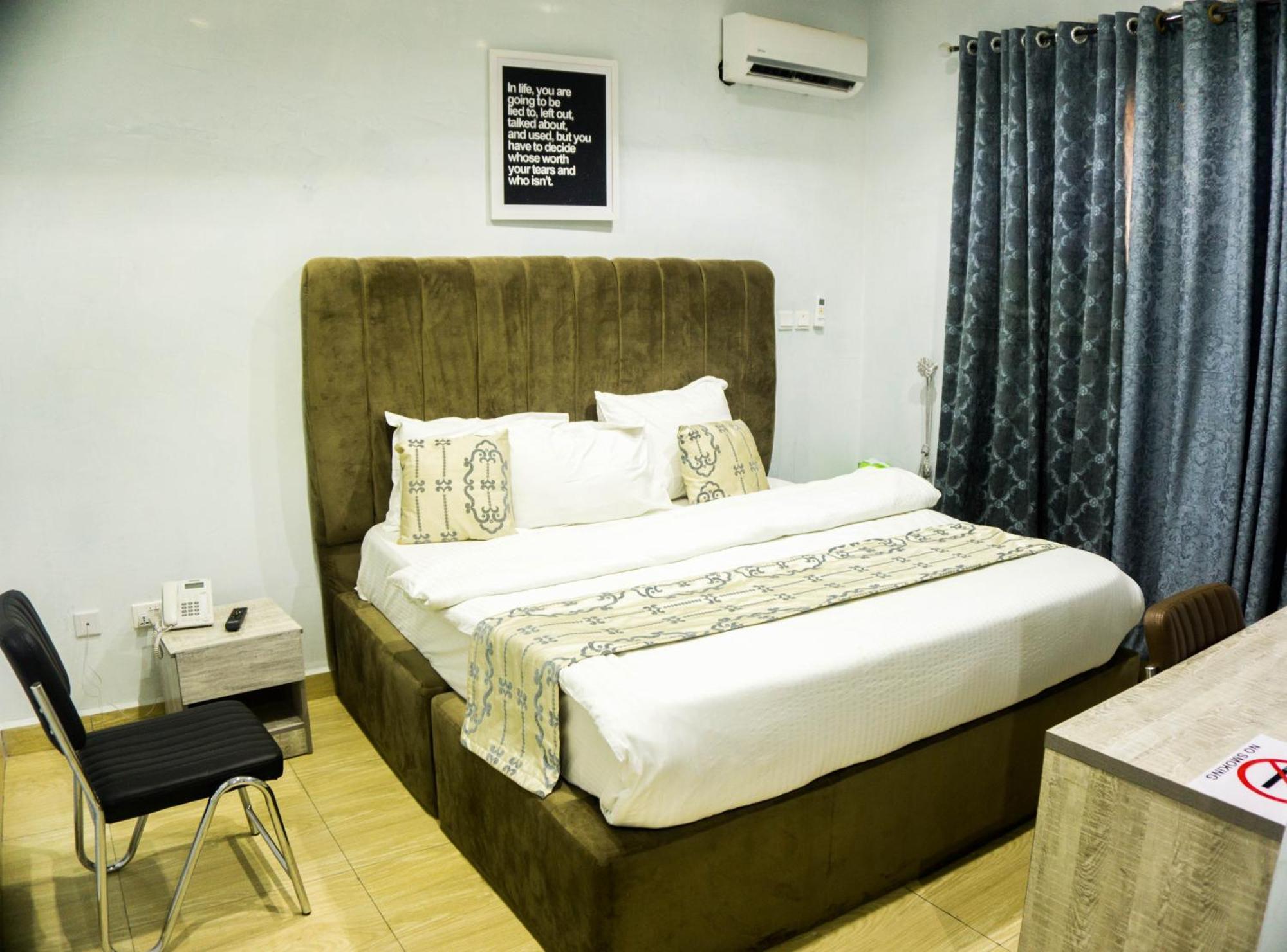 Vibes Suites Kaba Exterior photo